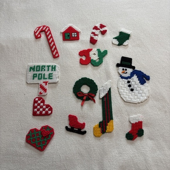Christmas Handmade Plastic Canvas‎ Yarn Refrigerator Magnets Lot Of 13 VTG - Picture 1 of 9